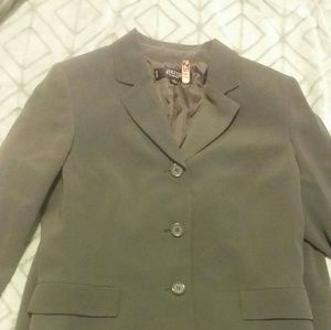Gray Kasper classics 2 pc pant suit, size 12p